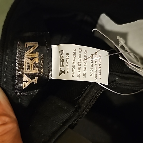 3/$25 🆕 YRN Gold Logo Black Flat Bill Hat - Picture 4 of 4